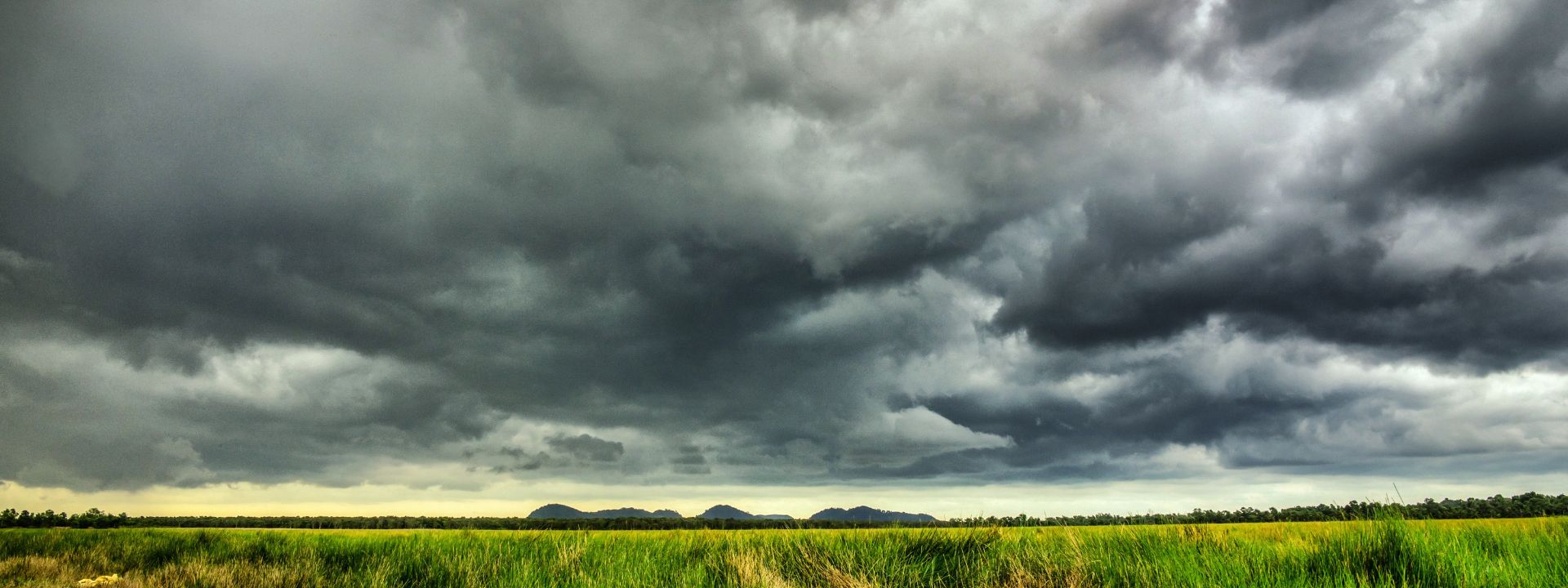 How Bad Weather Impacts Shipping (and How to Deal With It