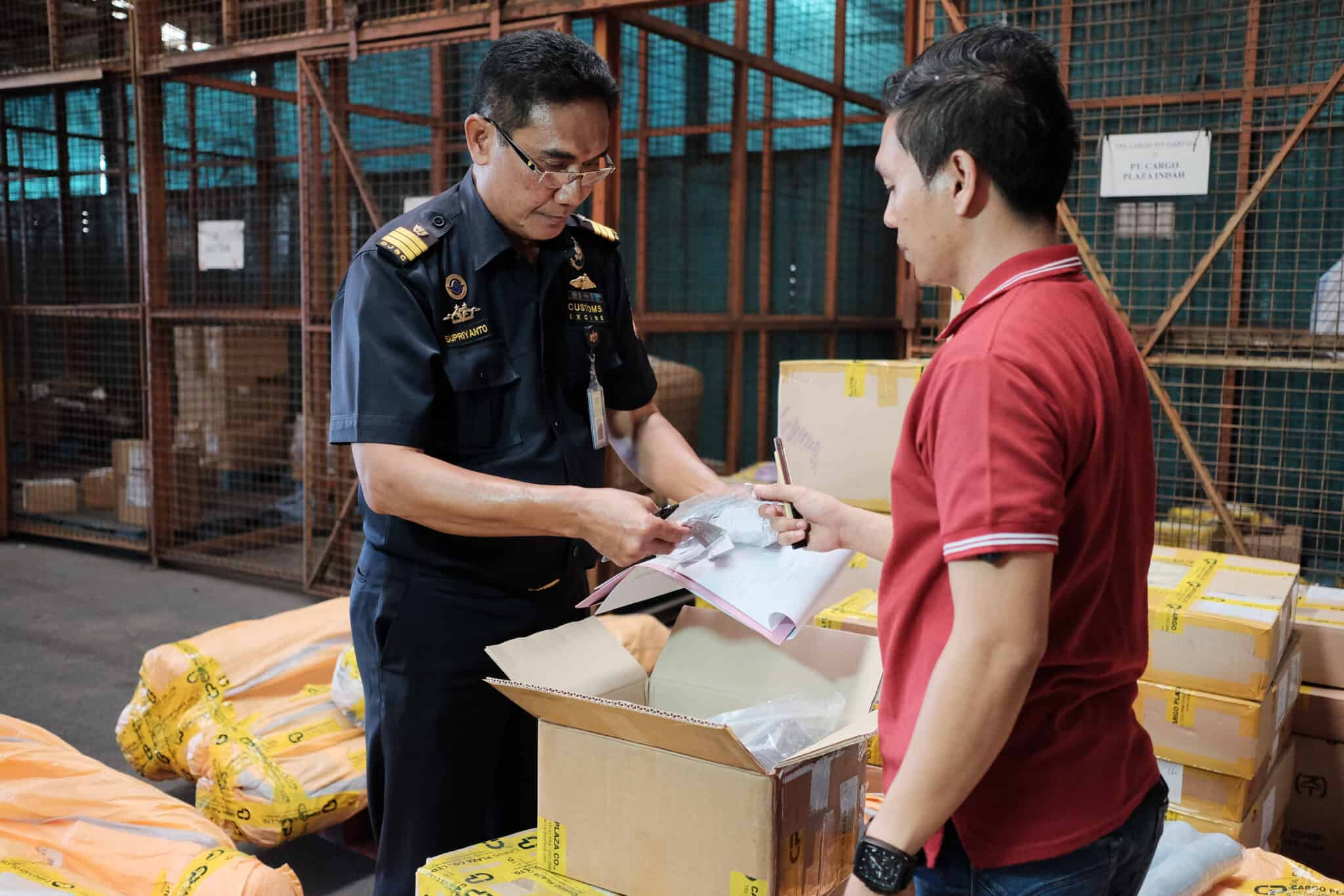 customs-clearance-officer-at-inspection-2048x1365
