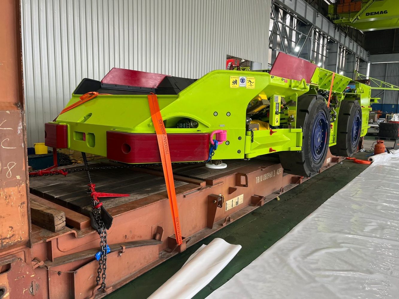 shuttle car import on flat rack