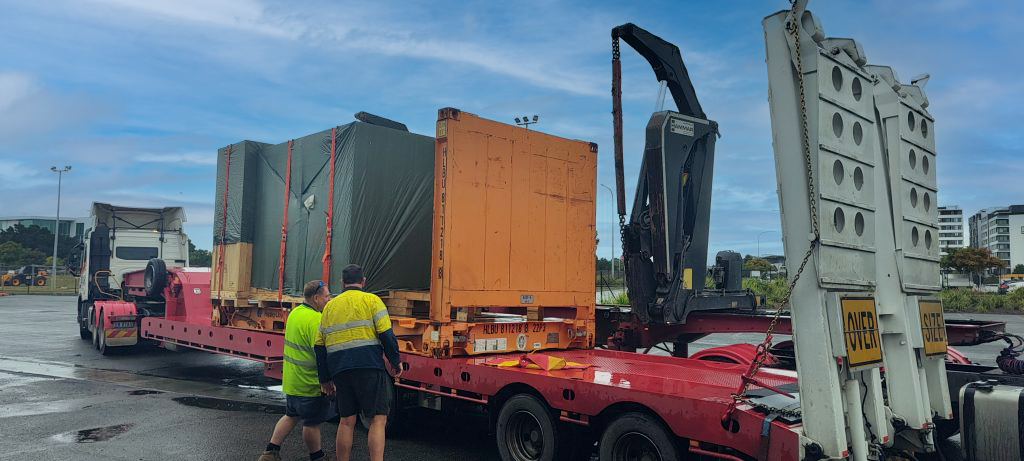 our of gauge cargo delivery on flat rack 4